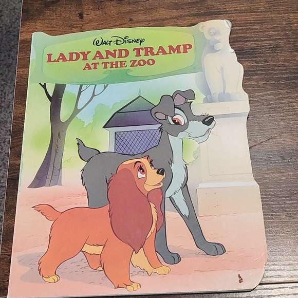 Lot of 4 vintage Walt Disney books. - Picture 2 of 13